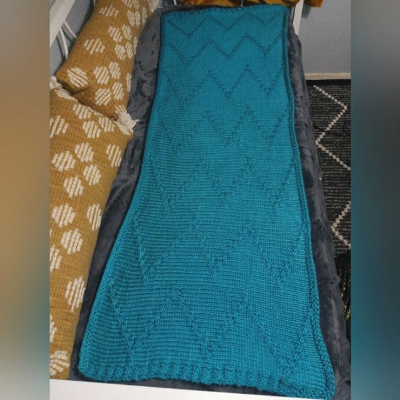 Hand Crafted Other - Hand Knit Thick Chevron Bed Runner in Bluebird Blue 26x64in. NEW